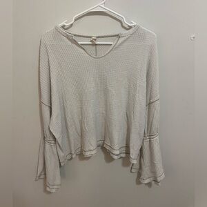 ELAN Boutique White Balloon Sleeve Sweater